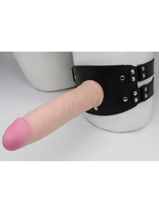 Lovetoy Узкий страпон-пояс на бедро с фаллоимитатором, бежевый, фото 3