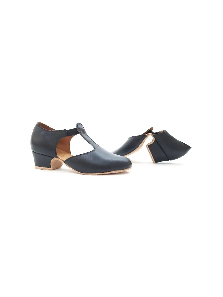 Famille pointy toe mules on sale