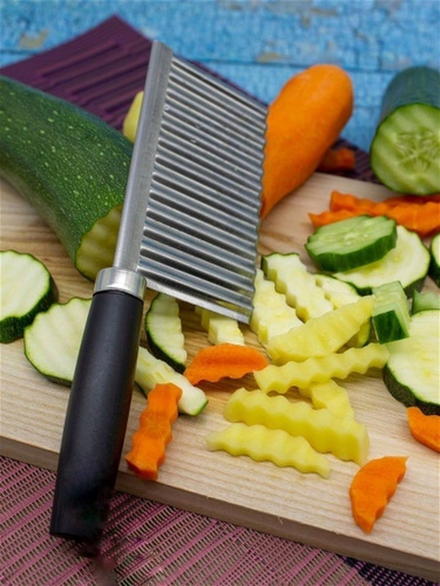 Фигурные ножи для овощей купить. Фигурный нож для овощей. Нож для фигурной нарезки овощей. Волнистый нож для овощей. Волнистый нож для нарезки овощей.